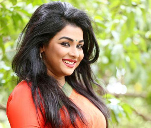 পরিচালকের প্রেমিকা হয়েও তারা ক্যারিয়ার গড়তে পারল না : রুনা খান