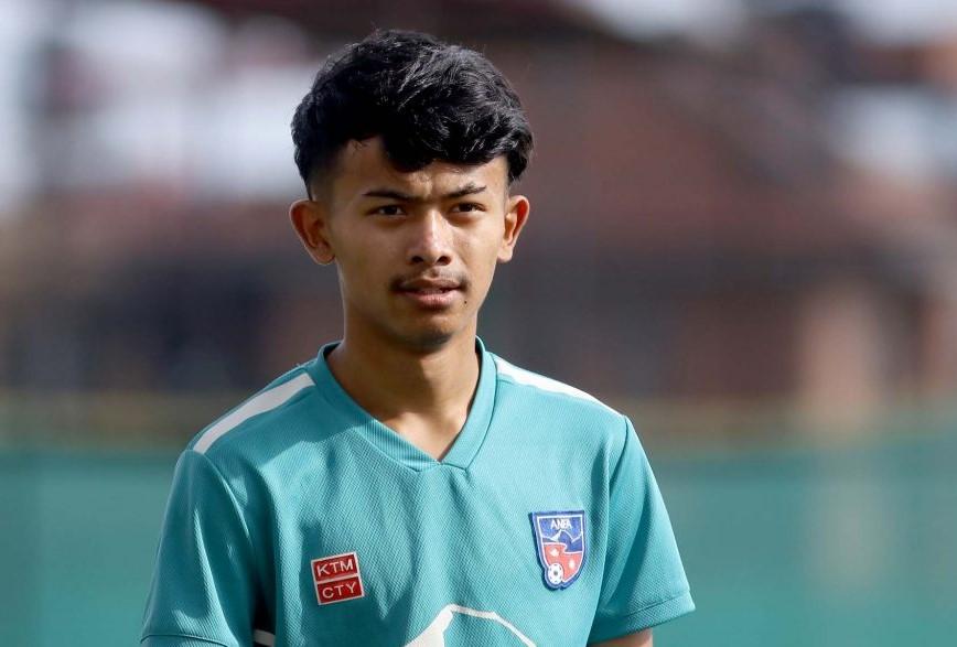 পুলিশ এফসিতে পা রাখছেন নেপালি ফুটবলার আয়ুস ঘালান