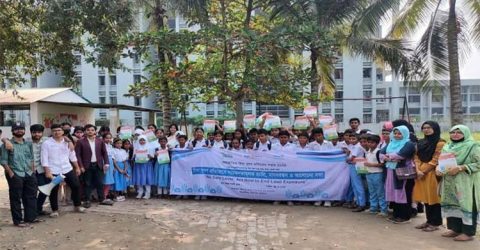 খুবিতে সিসা দূষণ প্রতিরোধে মানববন্ধন