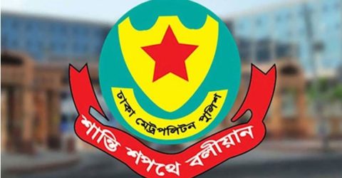 প্রতিকূলতার মধ্যেও যান চলাচল স্বাভাবিক রাখতে কাজ করছে ডিএমপি