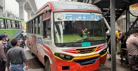 ফার্মগেটে বাসের ধাক্কায় অটোরিকশাচালক নিহত