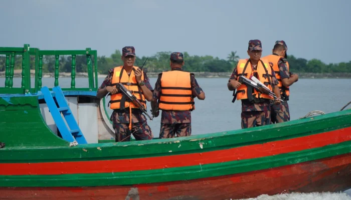 দেশের দক্ষিণ-পশ্চিম সীমান্তে চোরাচালান রোধে বিজিবির তৎপরতা জোরদার