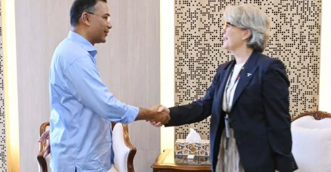 প্রধানমন্ত্রীর সঙ্গে টেলিনর সিইও’র সাক্ষাৎ