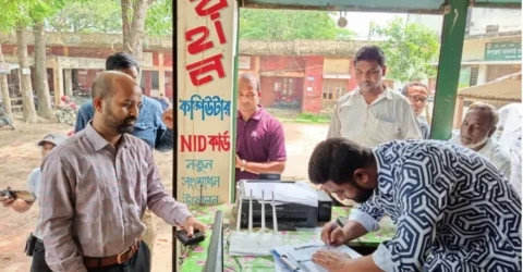 জাল সনদে ফুয়েল কার্ড নিতে গিয়ে দুই যুবক আটক-জরিমানা