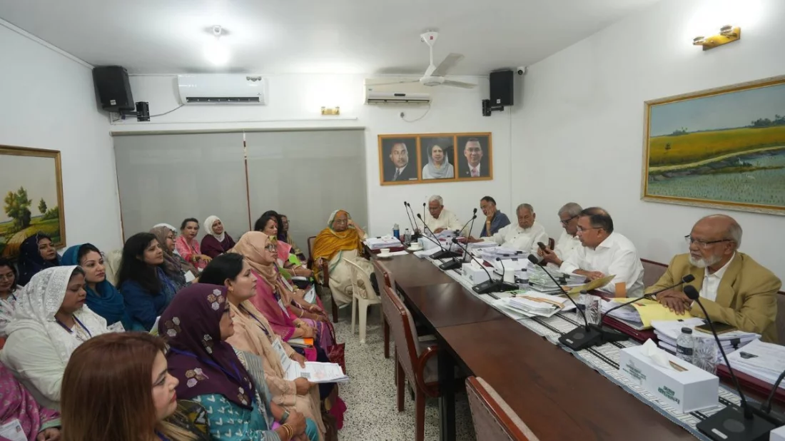 গভীর রাত পর্যন্ত সংরক্ষিত নারী আসনের মনোনয়ন প্রত্যাশীদের সাক্ষাৎকার নিলেন প্রধানমন্ত্রী