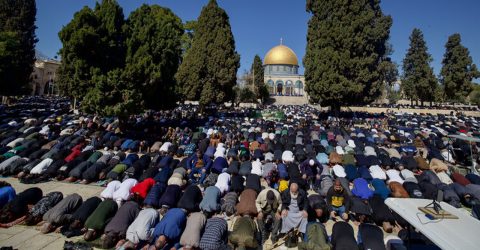 ৪০ দিনের নিষেধাজ্ঞার পর খুললো আল-আকসা মসজিদ