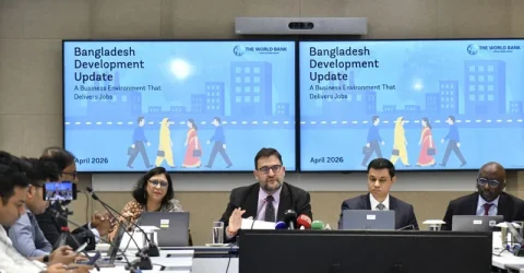 বাংলাদেশে নিম্ন প্রবৃদ্ধি, উচ্চ মূল্যস্ফীতি ও দারিদ্র্য বেড়ে যাওয়ার ঝুঁকি