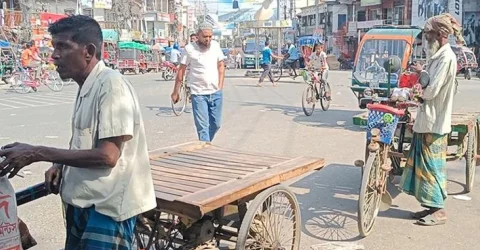 তাপে পুড়ছে ৪০ জেলা, বিপর্যস্ত জনজীবন