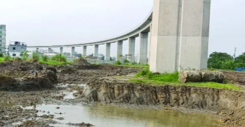 পিলারের নিচের মাটি বিক্রি ঝুঁকিতে পদ্মা রেলসেতু