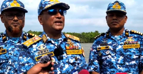 সুন্দরবনে দস্যুতা দমনে কঠোর অবস্থানে কোস্ট গার্ড : মহাপরিচালক