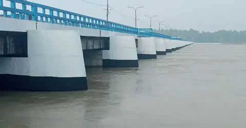 তিস্তার পানি বিপৎসীমা ছুঁই ছুঁই, খুলে দেওয়া হয়েছে ৪৪ জলকপাট