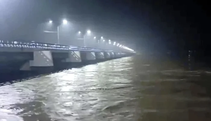 পানি বেড়েছে তিস্তায়, খুলে দেওয়া হয়েছে জলকপাট