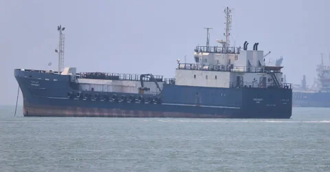 হরমুজ প্রণালিতে আটকে পড়া ১১ হাজার নাবিককে সরিয়ে নিচ্ছে জাতিসংঘ