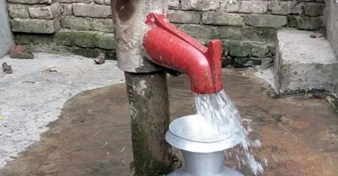 ৫৪ জেলার পানিতে মাত্রাতিরিক্ত আর্সেনিক ও আয়রন, হচ্ছে ক্যানসারসহ নানা জটিল রোগ