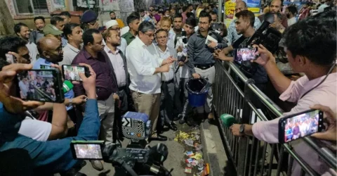 সংসদ অধিবেশন শেষে শাহবাগে স্থানীয় সরকার প্রতিমন্ত্রীর ঝটিকা অভিযান