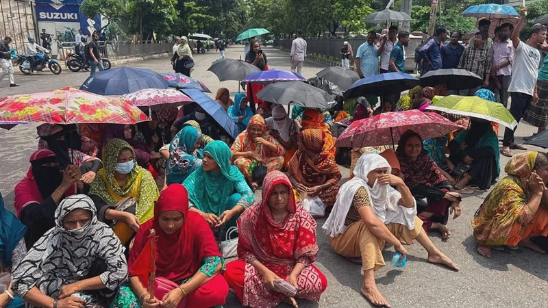 ৩ ঘণ্টা পর পোশাক শ্রমিকদের অবরোধ প্রত্যাহার