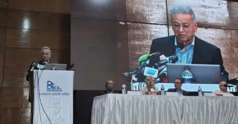 বিগত সরকারের নেওয়া ১৩০০ প্রকল্পকে না ফেলতে পারছি, না গিলতে পারছি: অর্থমন্ত্রী
