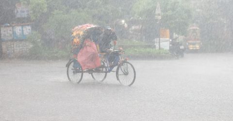 মৌসুমির বায়ুর দাপটে আরো বাড়বে বৃষ্টি