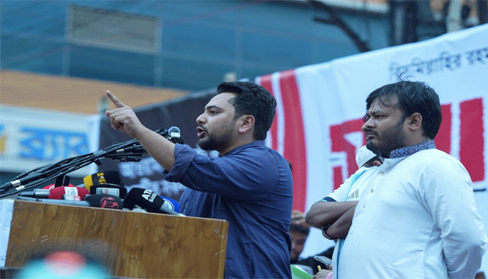 গণহত্যার বিচার না করলে সরকার পাঁচ বছর টিকতে পারবে না: নাহিদ ইসলাম
