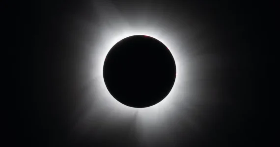 আসছে পূর্ণ সূর্যগ্রহণ