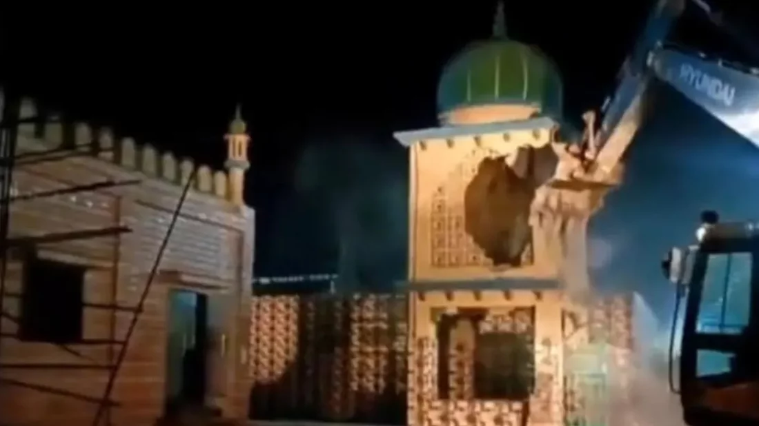 আবারও ভারতে ভাঙা হলো মসজিদ ও মাজার