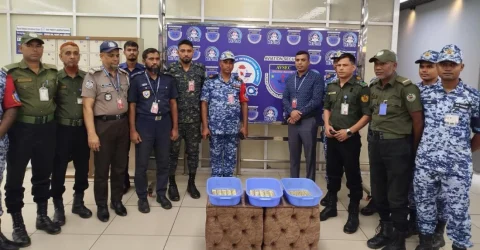 শাহজালালে দুবাই থেকে আসা বিমানের ফ্লাইটে মিললো ১৬০টি স্বর্ণের বার