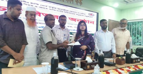 বঙ্গোপসাগরে ইঞ্জিন বিকল বোট থেকে ১৬ জেলেকে উদ্ধার করেছে নৌবাহিনী