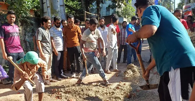 জরুরি রোগীদের দুর্ভোগ লাঘবে সড়ক সংস্কারে চিকিৎসক