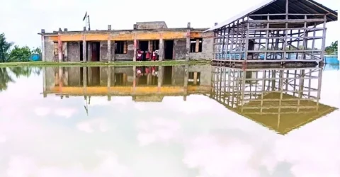 রামপালে ঝুঁকিপূর্ণ ১৯ প্রাথমিক বিদ্যালয়, আতঙ্কে ১৭৭০ শিশু
