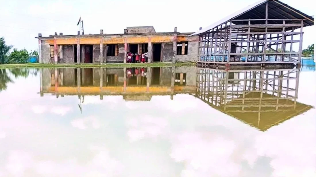 রামপালে ঝুঁকিপূর্ণ ১৯ প্রাথমিক বিদ্যালয়, আতঙ্কে ১৭৭০ শিশু