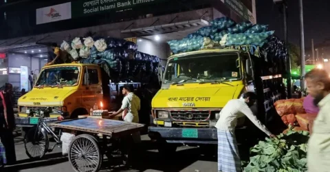 ডিজেলের বাড়তি দামে নিয়ন্ত্রণহীন ট্রাক ভাড়া