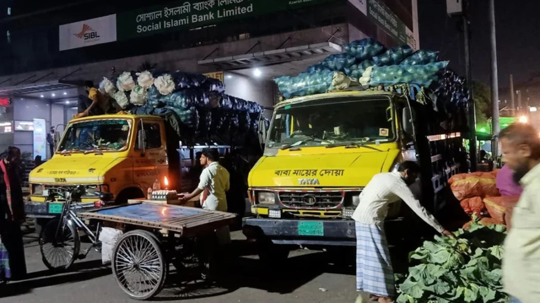 ডিজেলের বাড়তি দামে নিয়ন্ত্রণহীন ট্রাক ভাড়া