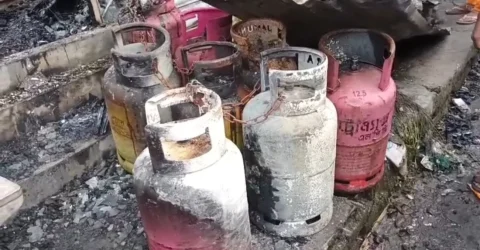 গাজীপুরে আগুনে পুড়লো ২৩ ঘর ও পাঁচ দোকান