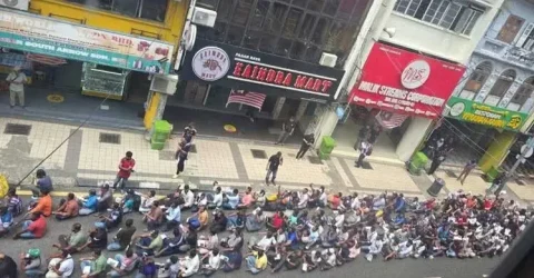 কুয়ালালামপুরে মেগা অভিযানে ৩৬৪ বাংলাদেশি আটক