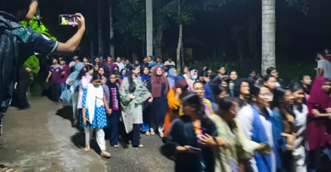 আগের উপাচার্যকে সরিয়ে দেওয়ায় চুয়েটে বিক্ষোভ, ভবনে তালা
