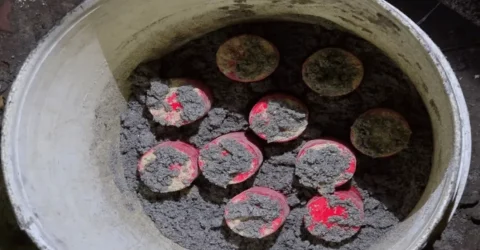 যাত্রাবাড়ীতে প্লাস্টিকের বস্তায় পরিত্যক্ত ১০ ককটেল উদ্ধার