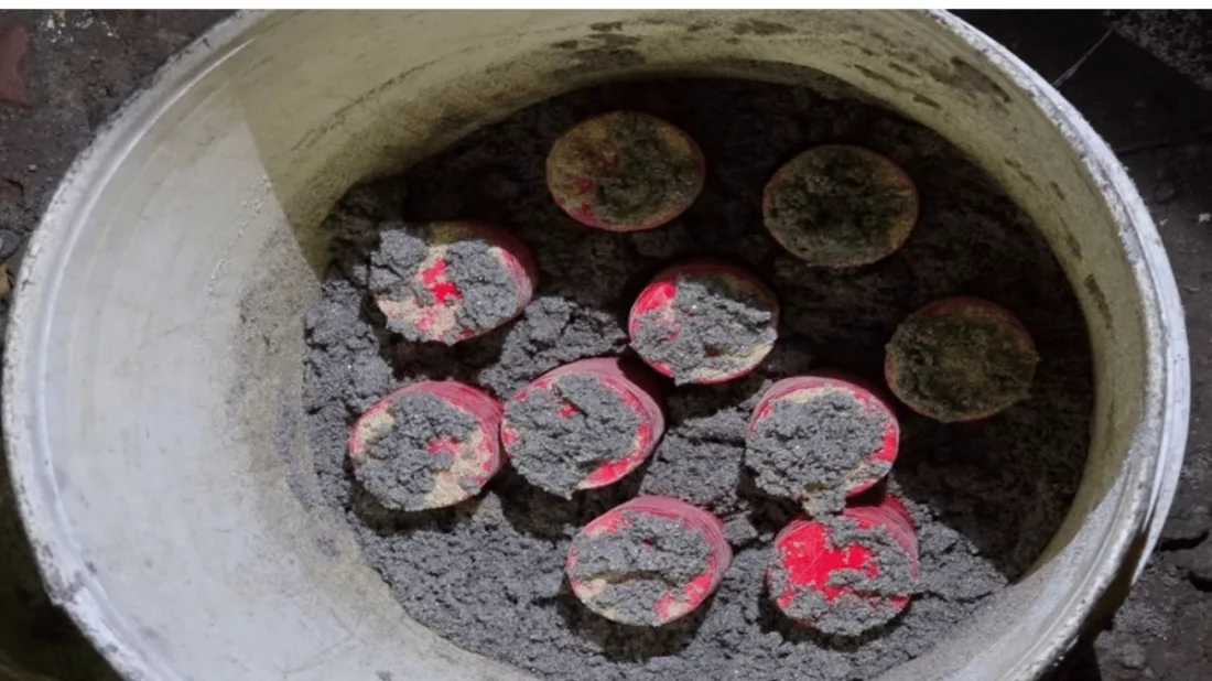 যাত্রাবাড়ীতে প্লাস্টিকের বস্তায় পরিত্যক্ত ১০ ককটেল উদ্ধার