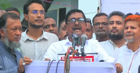 ‘সামনে যদি একটি সাপ ও একটি জামায়াত আসে, তবে আগে জামায়াত সম্পর্কে সাবধান হতে হবে’