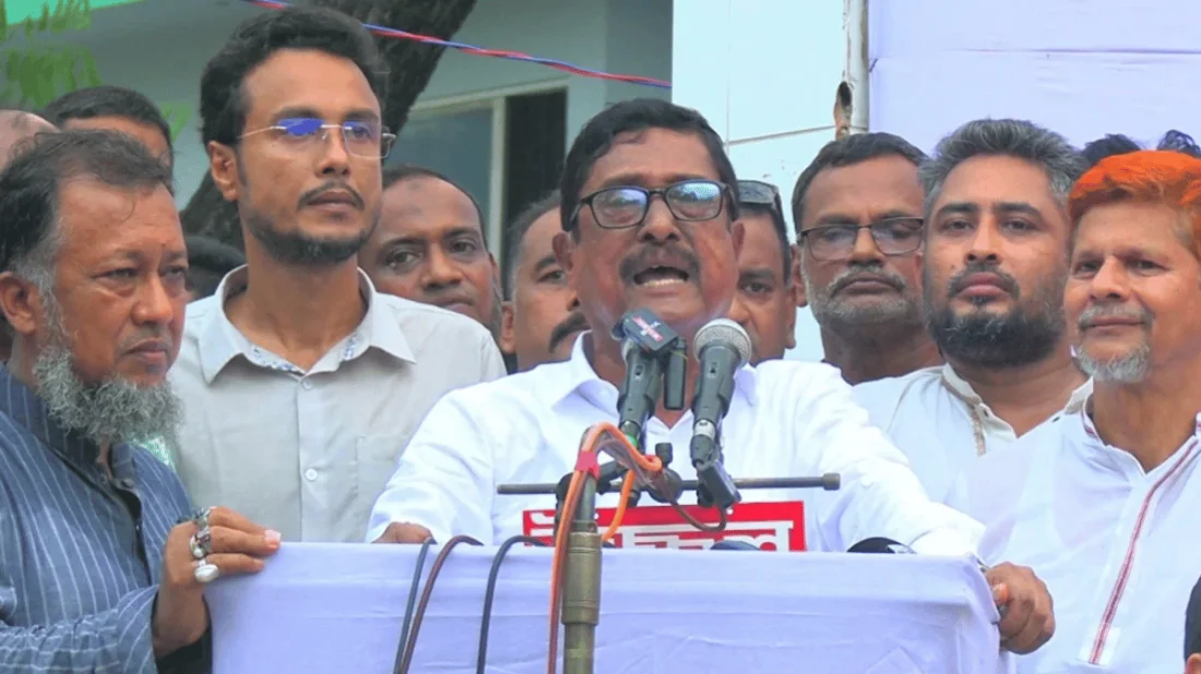 ‘সামনে যদি একটি সাপ ও একটি জামায়াত আসে, তবে আগে জামায়াত সম্পর্কে সাবধান হতে হবে’