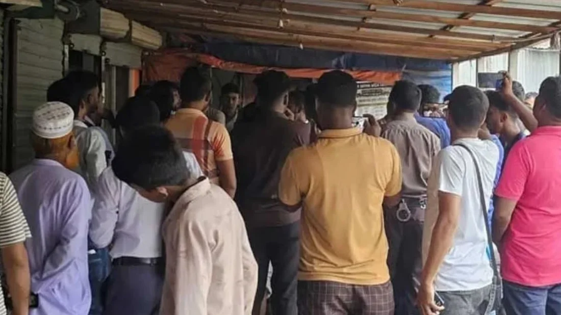 আশ্রয়ের কথা বলে দুই সন্তানের সামনে মাকে ধর্ষণ, আটক ২