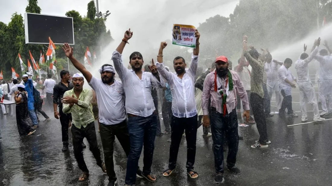 সিইসির পদত্যাগের দাবিতে ভারতে বিক্ষোভ, কলকাতায় মিছিল পাটনায় জলকামান