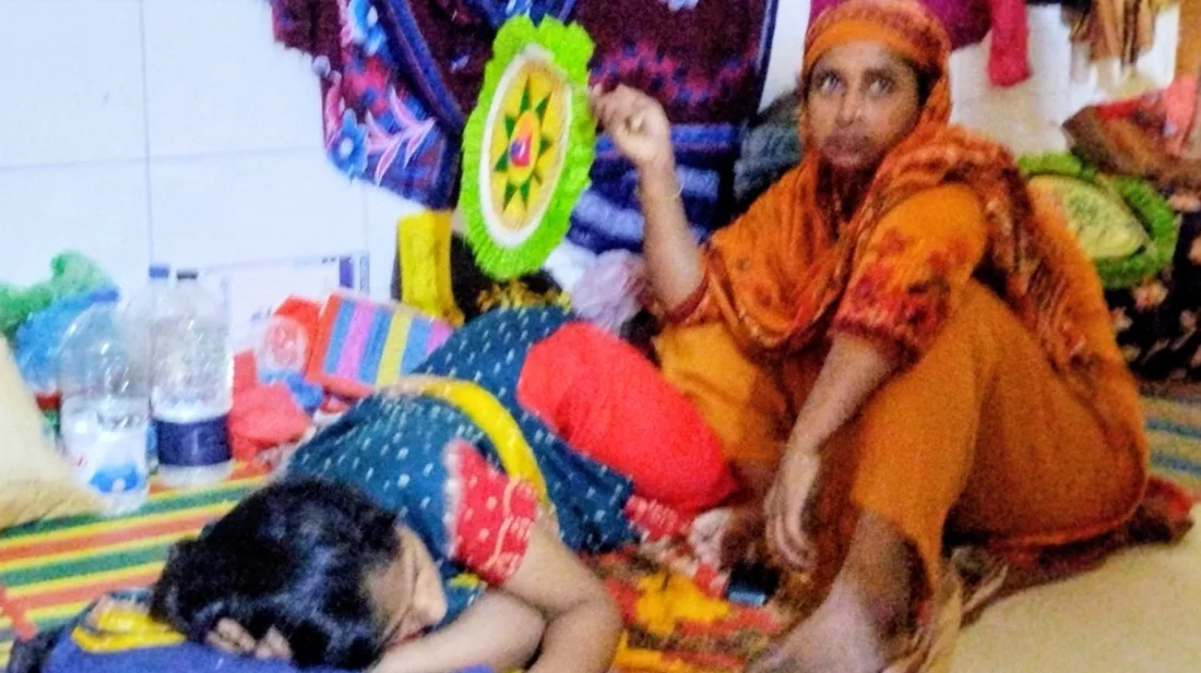 ৩-৪ ঘণ্টা লোডশেডিংয়ে হাসপাতালে রোগীদের কষ্ট, ভরসা হাতপাখা