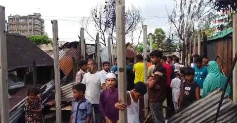 কালিয়াকৈরে মধ্যরাতে আগুনে পুড়ল ২৮ ঘর ও দোকান