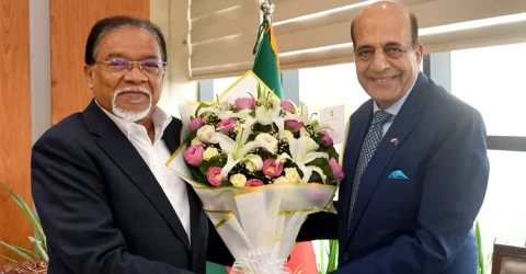 প্রধানমন্ত্রীর জনপ্রশাসন উপদেষ্টার সঙ্গে ভারতীয় হাইকমিশনারের সাক্ষাৎ