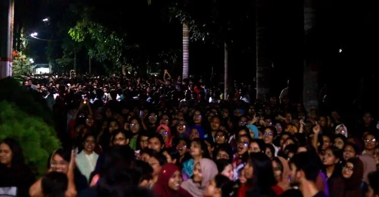 আজকের আবহাওয়া • ২০ জেলায় বইছে তাপপ্রবাহ, যেসব স্থানে হতে পারে বৃষ্টি