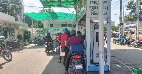‘বাইক চালিয়ে কয়টা টাকা আয় করে সংসার চালাতাম, এখন তাও কমে যাবে’