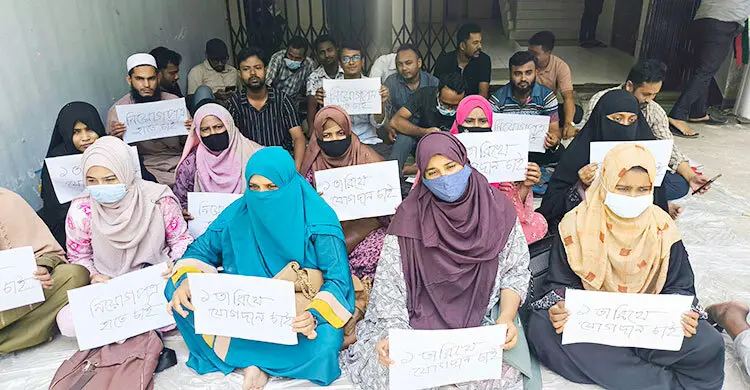 নিয়োগপত্রের দাবিতে দ্বিতীয় দিনের মতো ৫১ প্রার্থীর অনশন