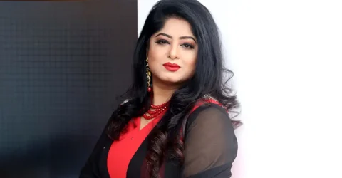 বিতর্কের পর ফের যুক্তরাষ্ট্রে নতুন সিনেমায় মৌসুমী