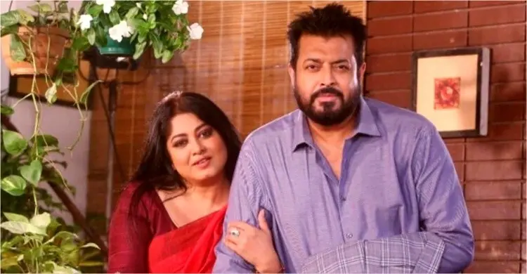 ‘আইফোন কি তাহলে মৃত্যুর ফাঁদ?’ মৌসুমীকে যে কথা বলেছিলেন ওমর সানি
