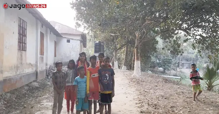 আদিবাসী পল্লীতে অর্থাভাবে বন্ধ স্কুল, শিশুদের শিক্ষাজীবন অনিশ্চিত